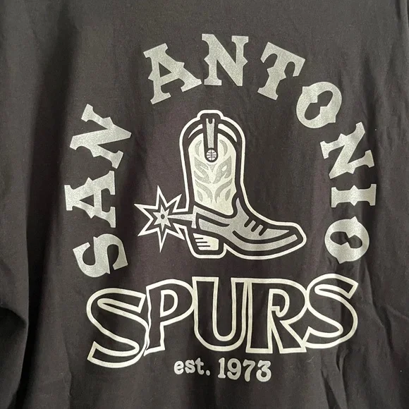 EUC GILDAN SAN ANTONIO SPURS T-Shirt - Picture 6 of 10